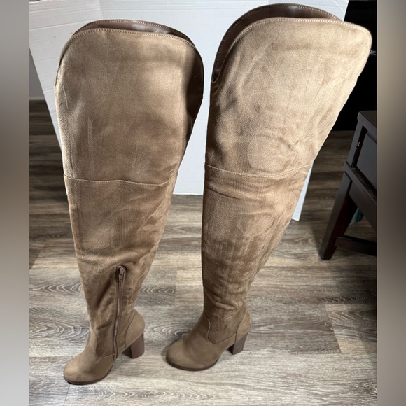 Charlotte Russe Boots Women's sz6 Tan 4" Heel Thigh High 24" Faux Suede Boho Y2K - Picture 4 of 10